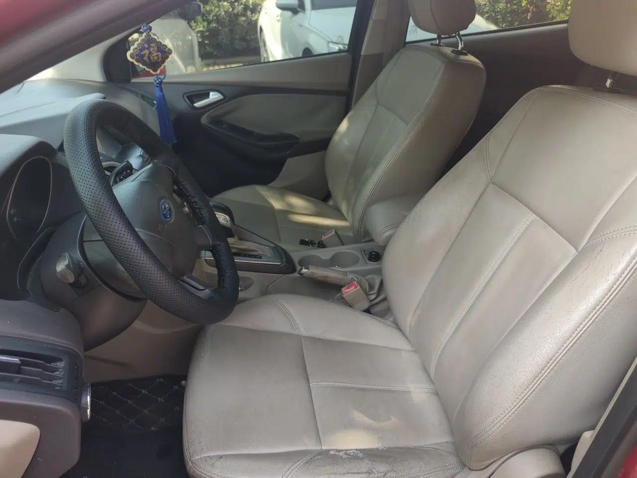 Ford Focus 2012 Sedan 1.6L Automatic Comfort Model — миниатюра 16