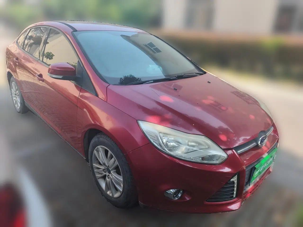 Ford Focus 2012 Sedan 1.6L Automatic Comfort Model — миниатюра 3