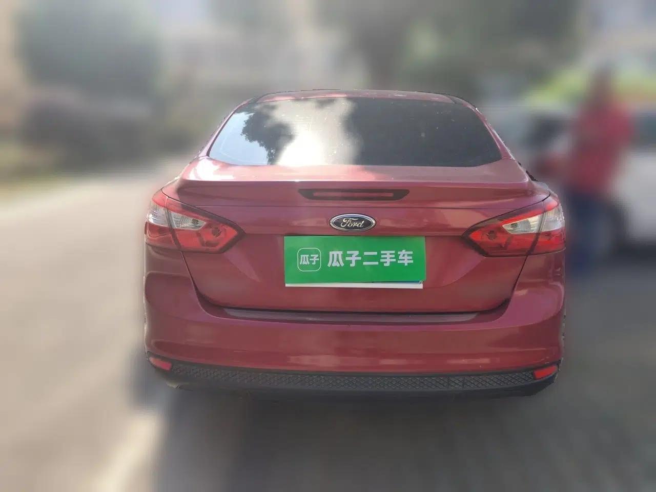 Ford Focus 2012 Sedan 1.6L Automatic Comfort Model — миниатюра 5