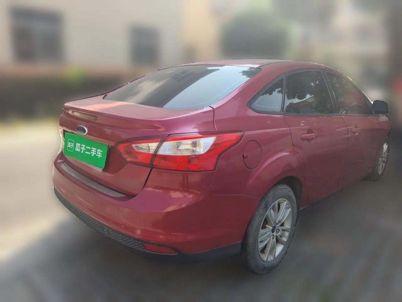 Ford Focus 2012 Sedan 1.6L Automatic Comfort Model — миниатюра 6