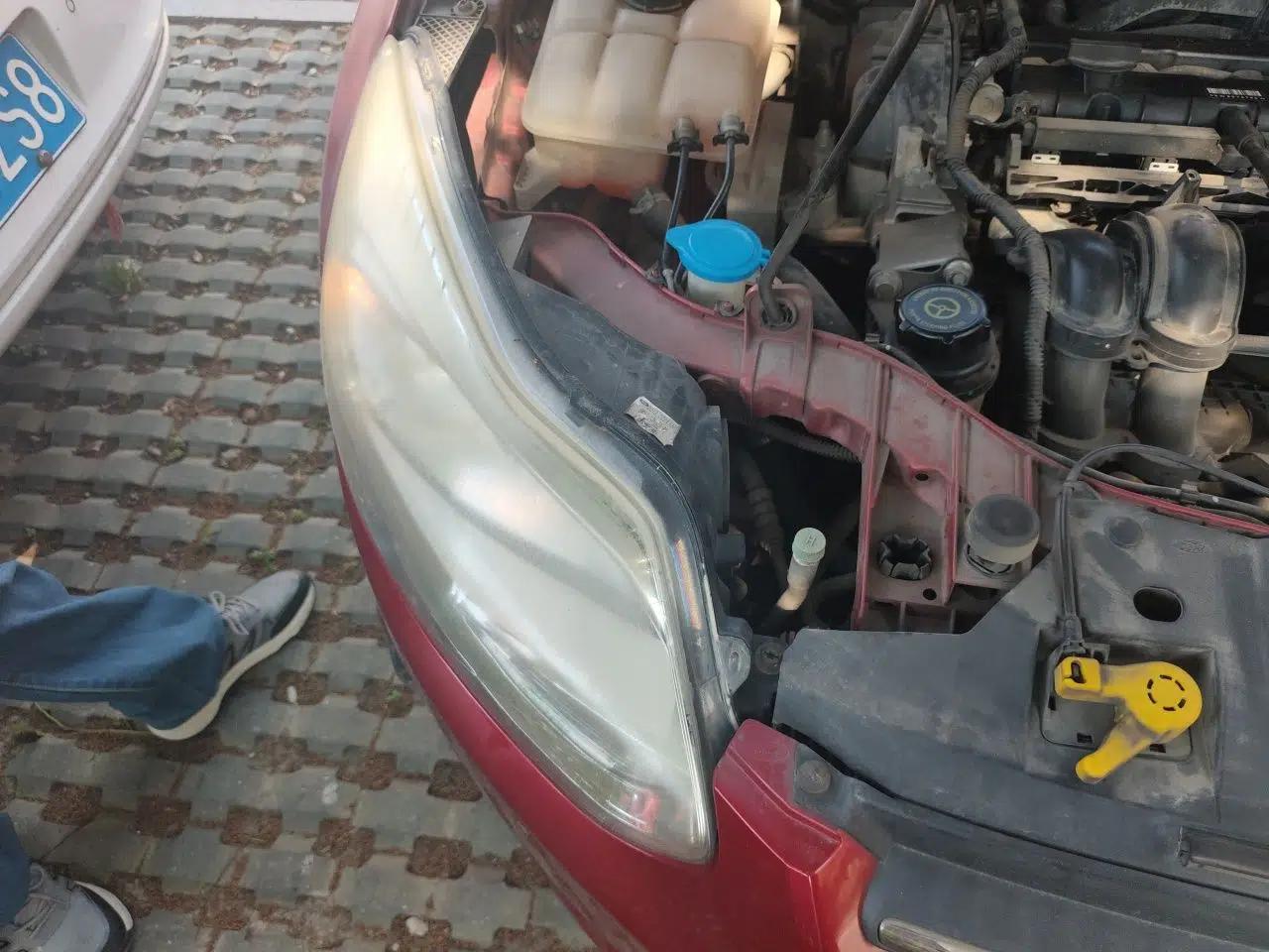Ford Focus 2012 Sedan 1.6L Automatic Comfort Model — миниатюра 7