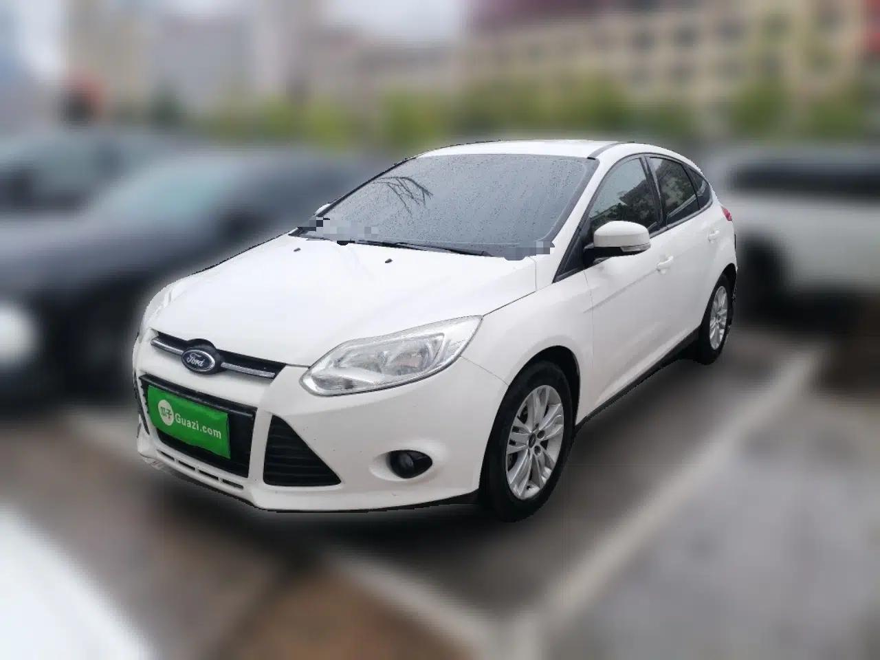 Ford Focus 2012 Hatchback 1.6L Automatic Comfort Model — миниатюра 1