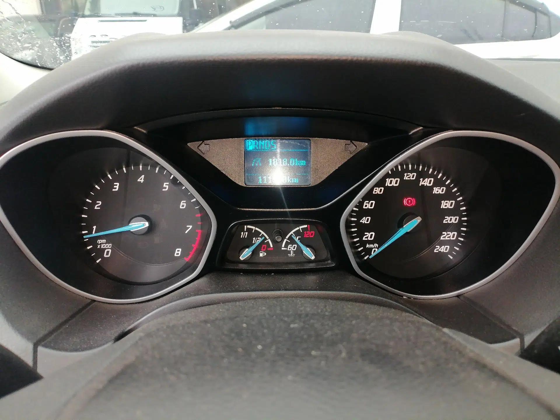 Ford Focus 2012 Hatchback 1.6L Automatic Comfort Model — миниатюра 12