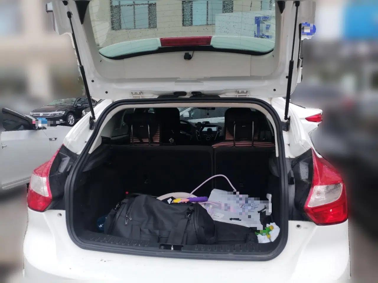 Ford Focus 2012 Hatchback 1.6L Automatic Comfort Model — миниатюра 20