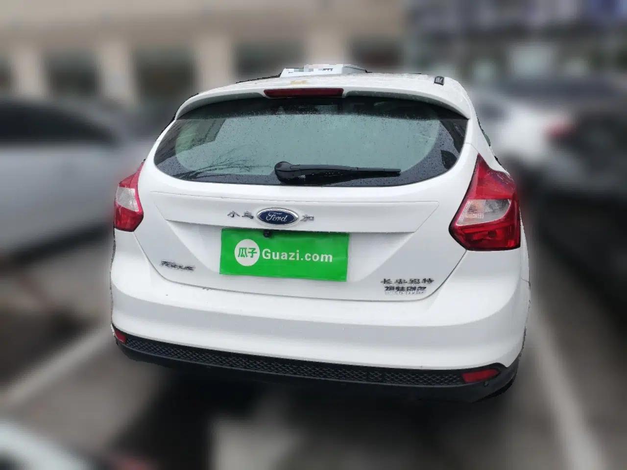 Ford Focus 2012 Hatchback 1.6L Automatic Comfort Model — миниатюра 5