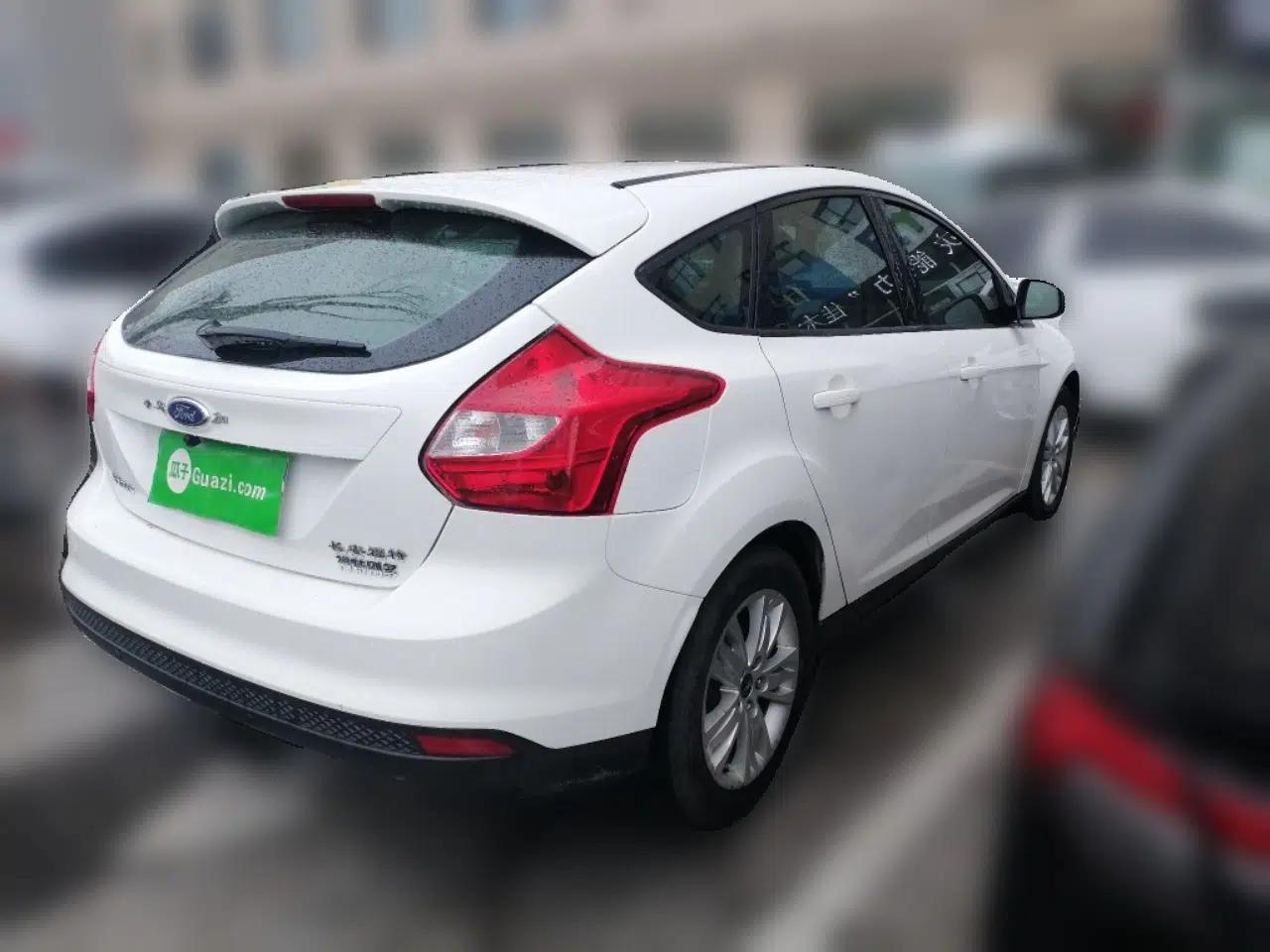 Ford Focus 2012 Hatchback 1.6L Automatic Comfort Model — миниатюра 6