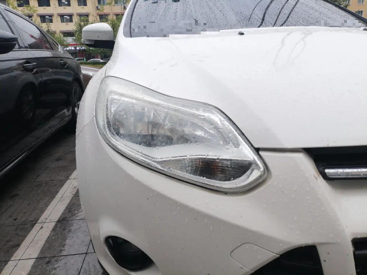 Ford Focus 2012 Hatchback 1.6L Automatic Comfort Model — миниатюра 7