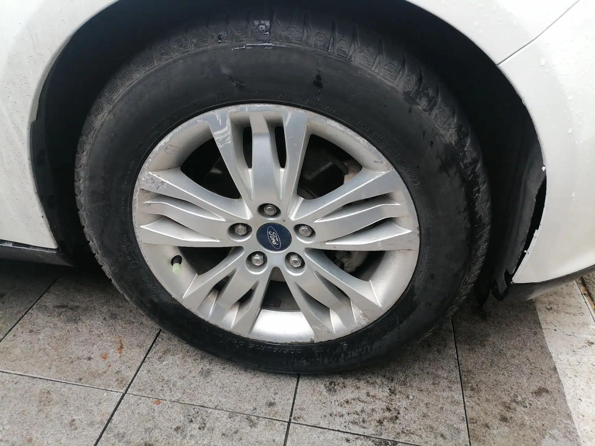 Ford Focus 2012 Hatchback 1.6L Automatic Comfort Model — миниатюра 8