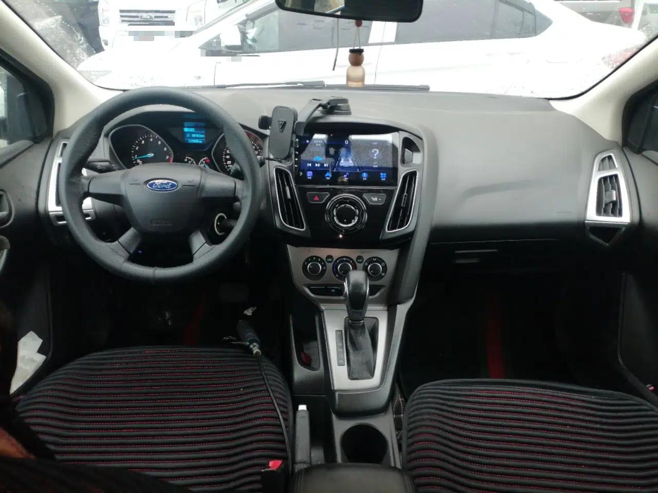 Ford Focus 2012 Hatchback 1.6L Automatic Comfort Model — миниатюра 10