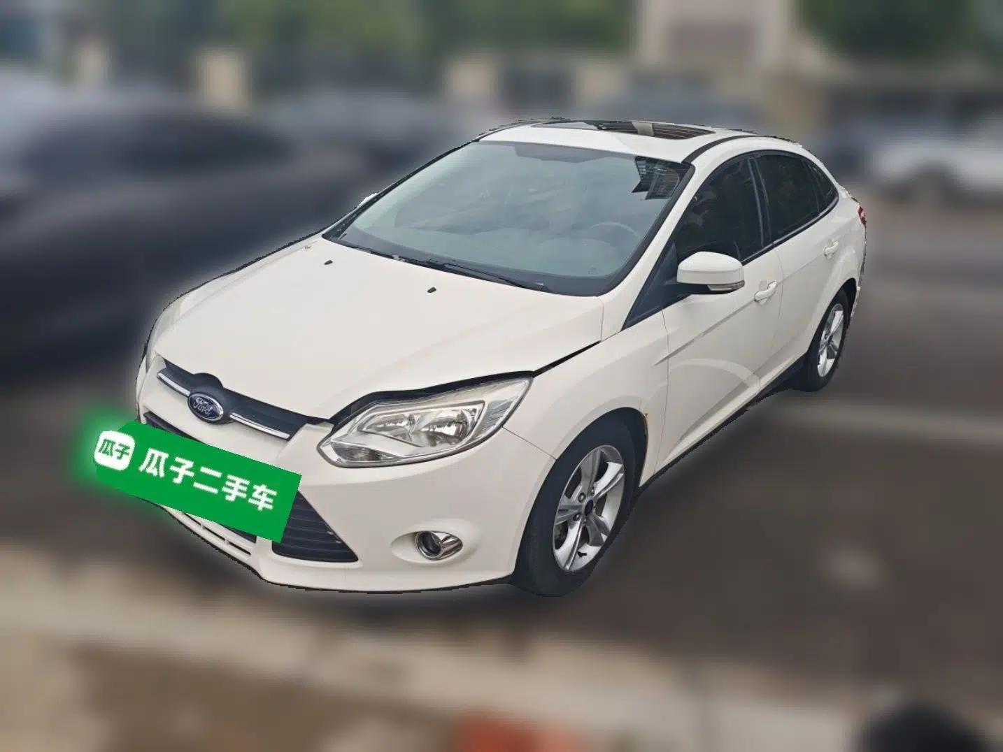 Ford Focus 2012 Sedan 1.6L Automatic Fashion Edition — миниатюра 1