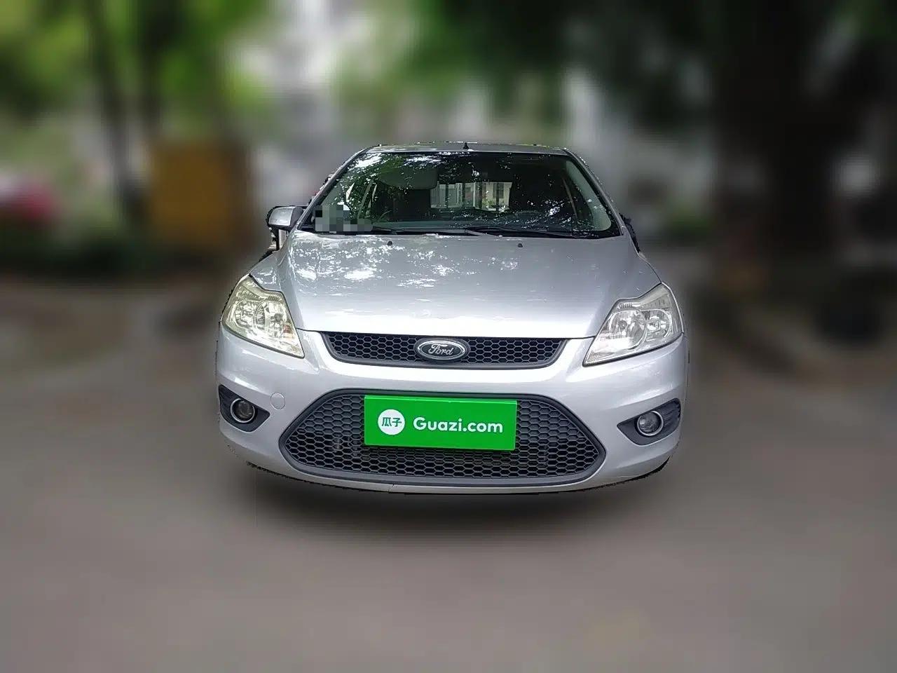 Ford Focus 2013 Hatchback Classic 1.8L Automatic Millionth Anniversary Edition — миниатюра 2