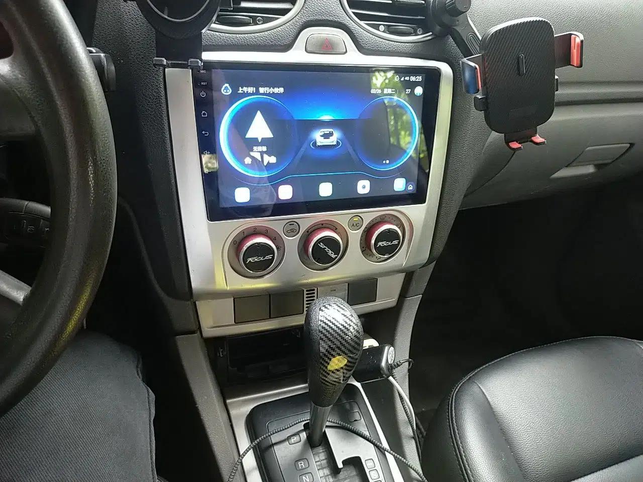 Ford Focus 2013 Hatchback Classic 1.8L Automatic Millionth Anniversary Edition — миниатюра 14