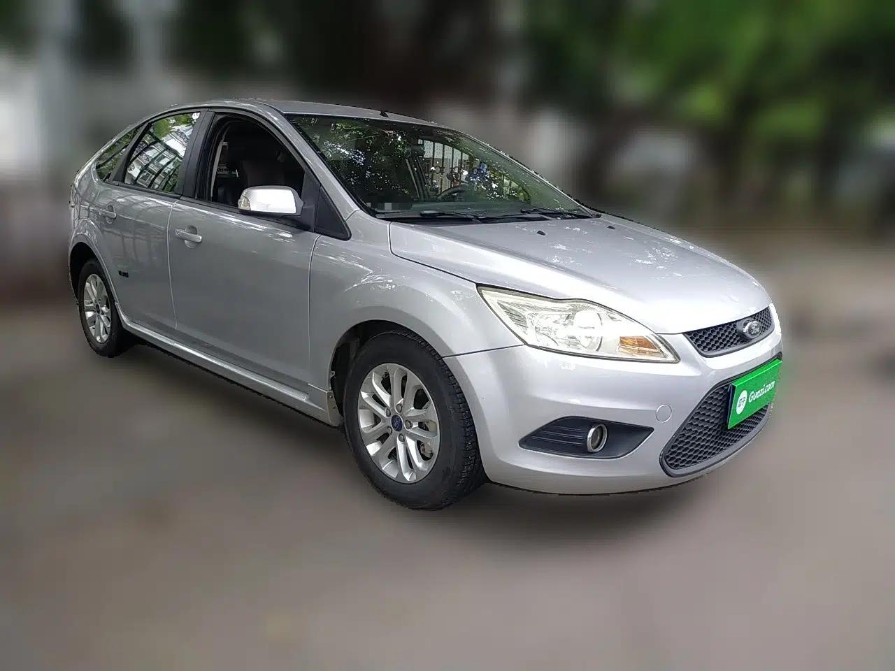Ford Focus 2013 Hatchback Classic 1.8L Automatic Millionth Anniversary Edition — миниатюра 3