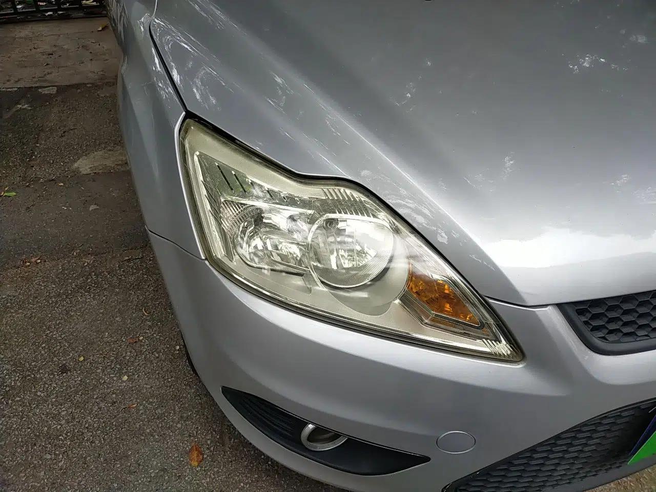 Ford Focus 2013 Hatchback Classic 1.8L Automatic Millionth Anniversary Edition — миниатюра 7
