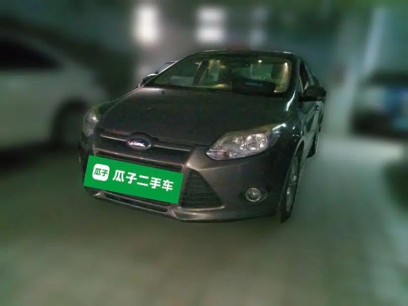 Ford Focus 2012 Sedan 1.6L Manual Fashion Edition — миниатюра 1
