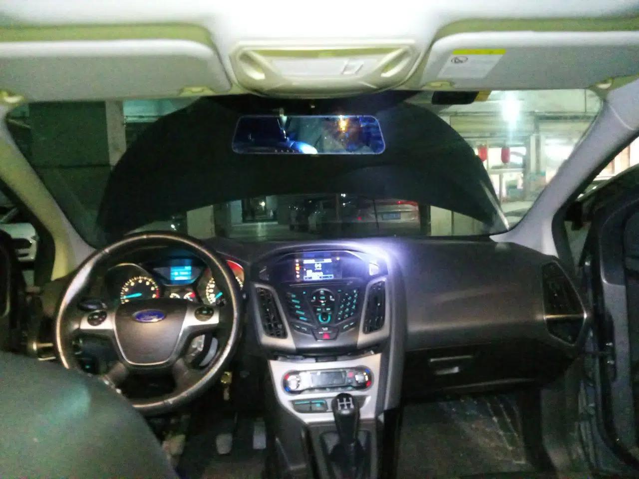 Ford Focus 2012 Sedan 1.6L Manual Fashion Edition — миниатюра 19