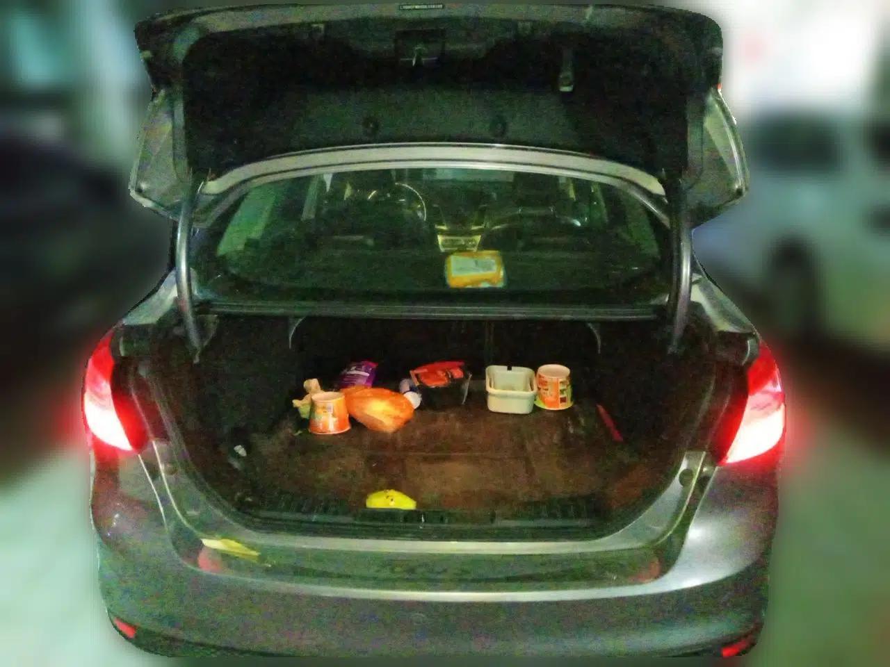 Ford Focus 2012 Sedan 1.6L Manual Fashion Edition — миниатюра 20