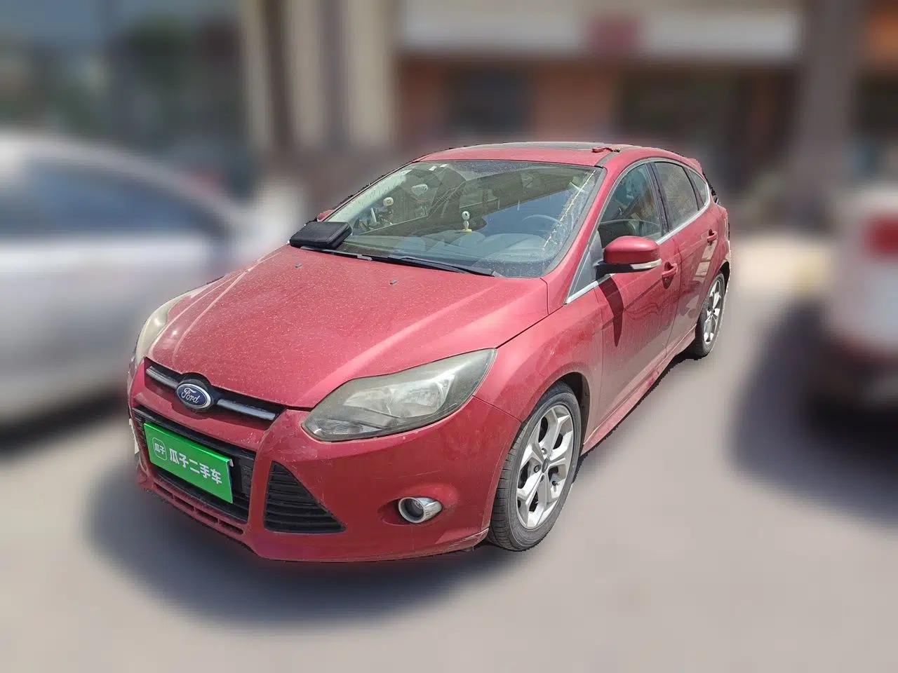 Ford Focus 2012 Hatchback 2.0L Manual Luxury Sport Model — миниатюра 1