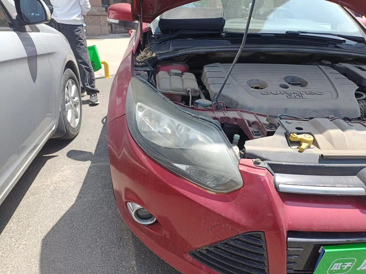Ford Focus 2012 Hatchback 2.0L Manual Luxury Sport Model — миниатюра 7