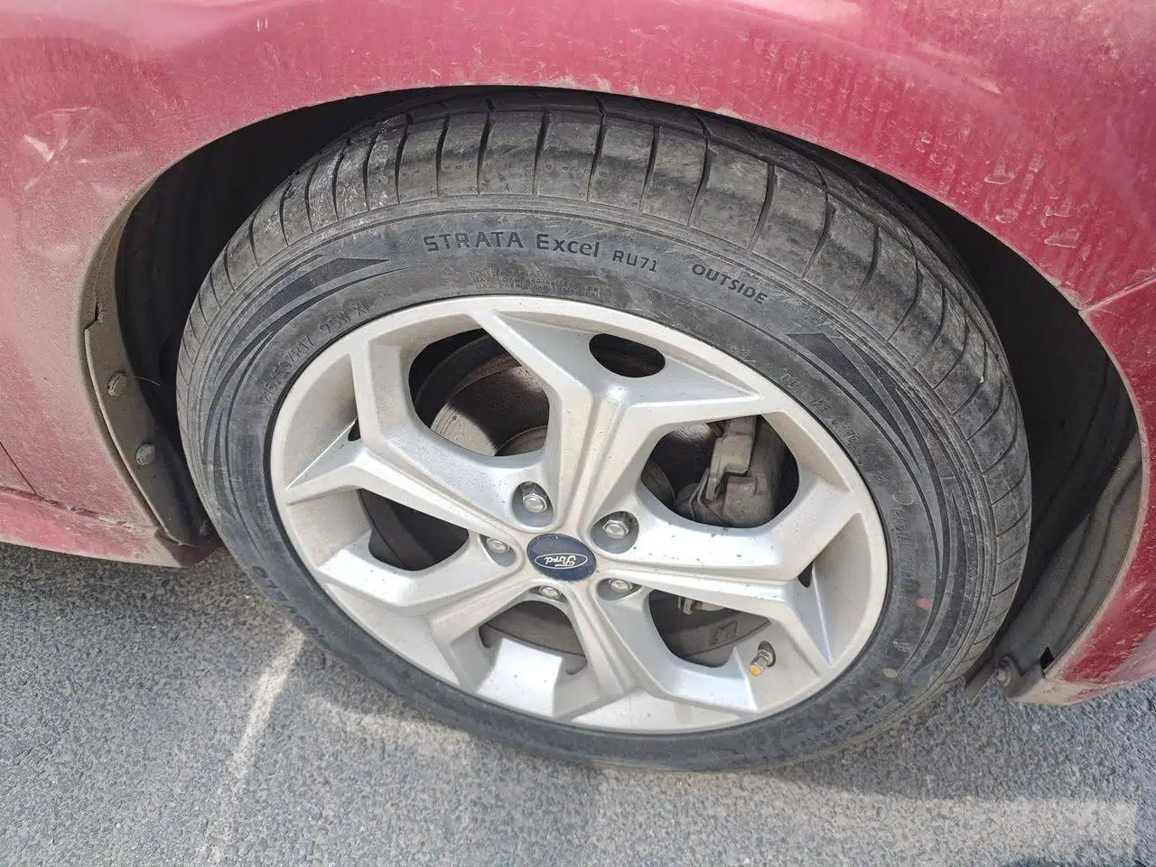 Ford Focus 2012 Hatchback 2.0L Manual Luxury Sport Model — миниатюра 8