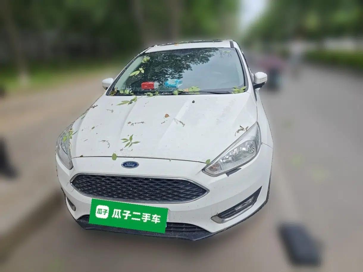 Ford Focus 2015 Hatchback EcoBoost 125 Automatic Supreme Style Edition — миниатюра 2