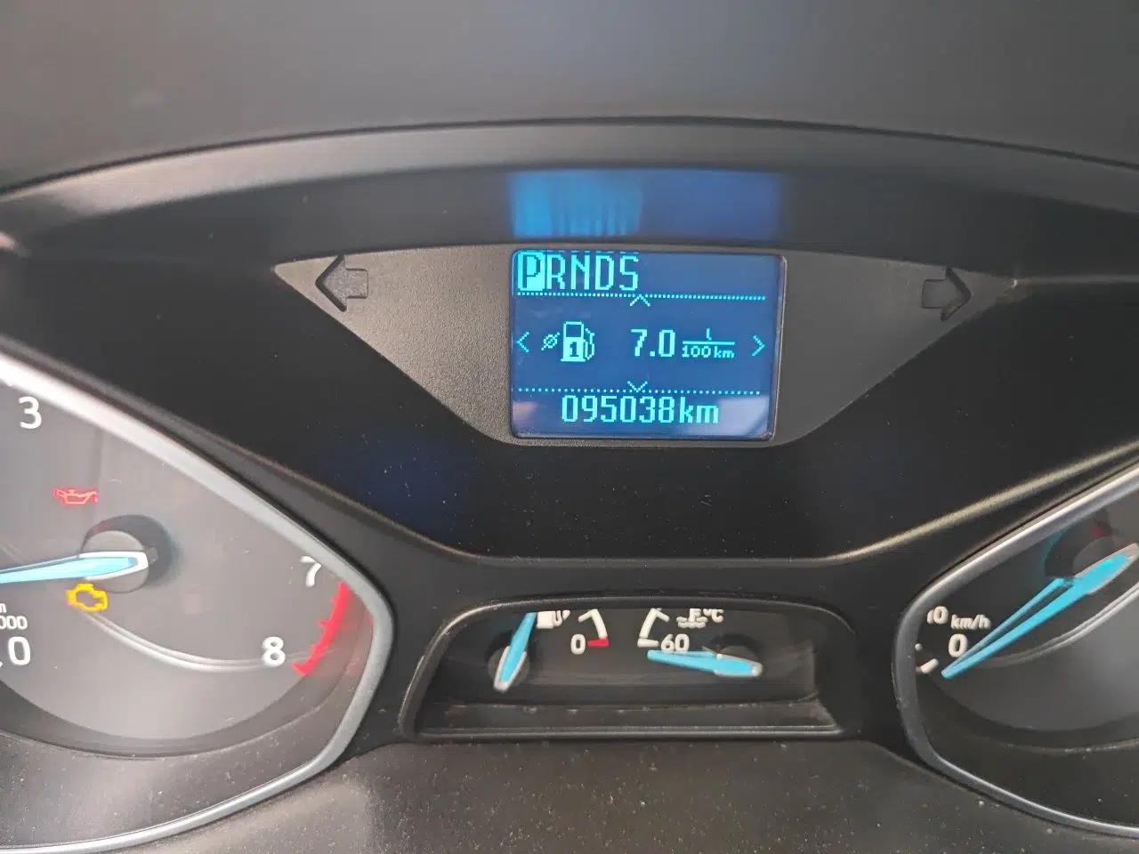 Ford Focus 2015 Hatchback EcoBoost 125 Automatic Supreme Style Edition — миниатюра 13