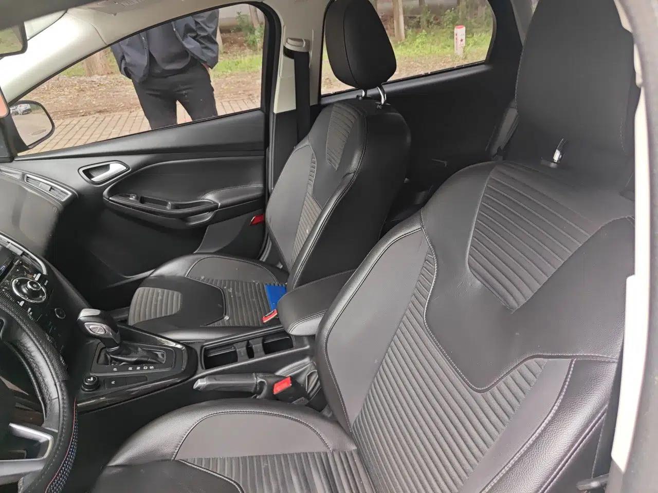 Ford Focus 2015 Hatchback EcoBoost 125 Automatic Supreme Style Edition — миниатюра 16