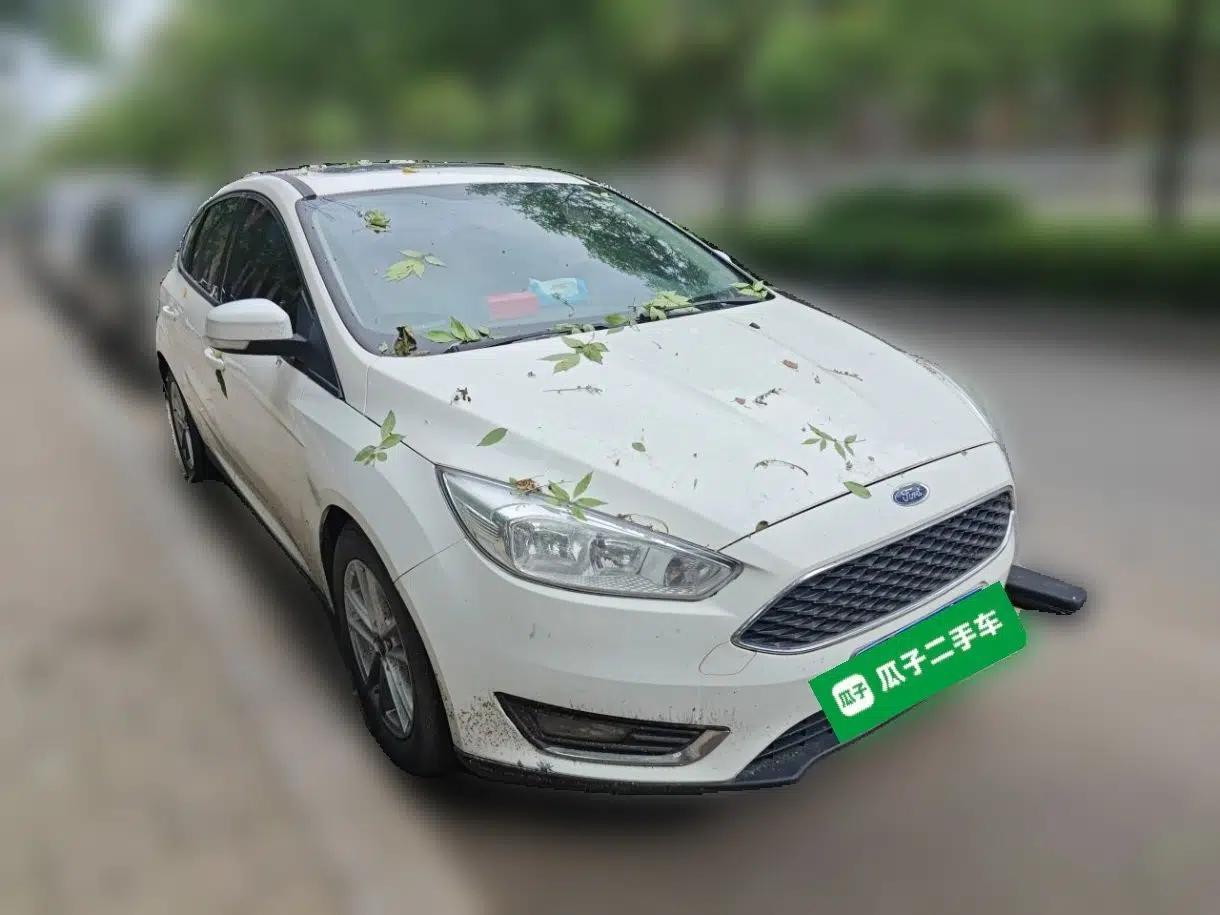 Ford Focus 2015 Hatchback EcoBoost 125 Automatic Supreme Style Edition — миниатюра 3