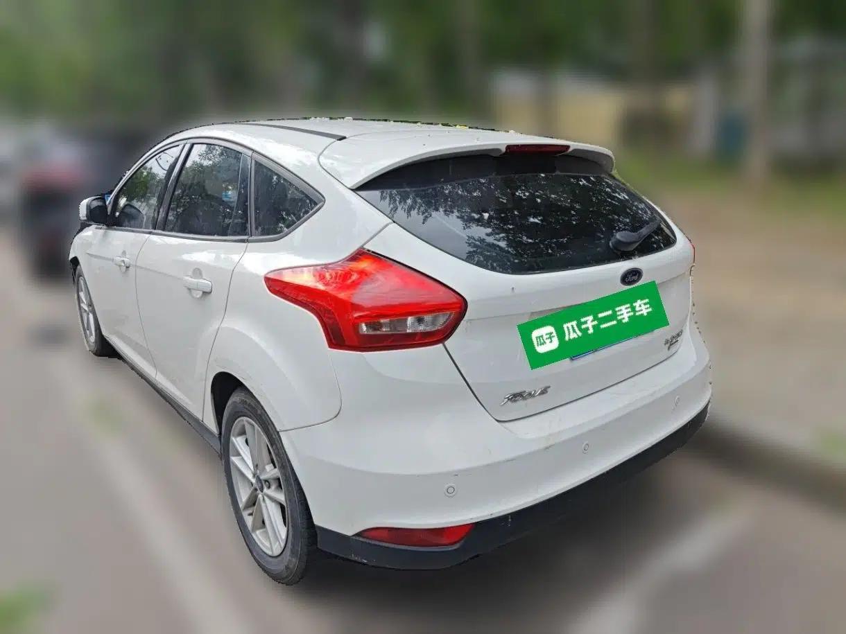 Ford Focus 2015 Hatchback EcoBoost 125 Automatic Supreme Style Edition — миниатюра 4
