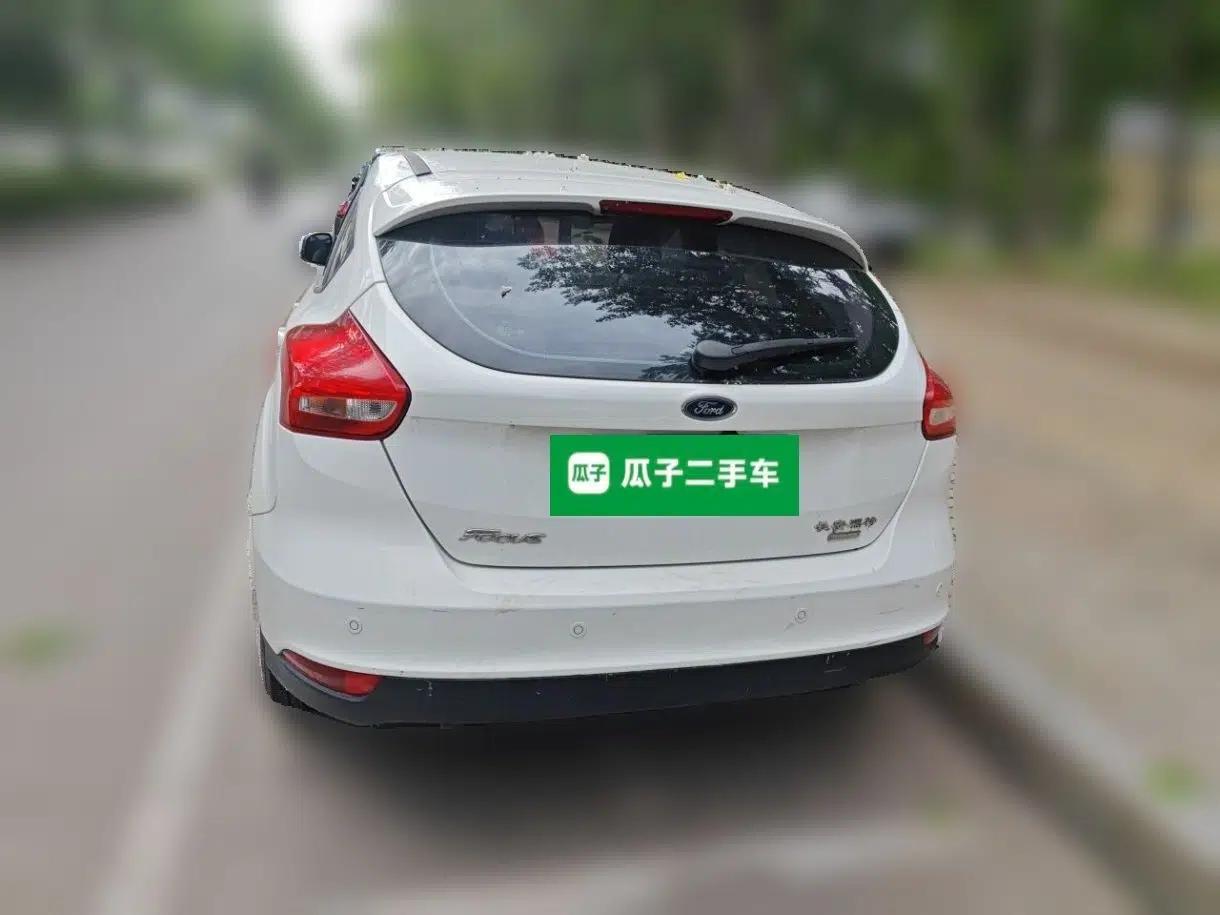 Ford Focus 2015 Hatchback EcoBoost 125 Automatic Supreme Style Edition — миниатюра 5