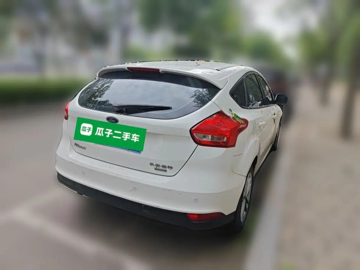 Ford Focus 2015 Hatchback EcoBoost 125 Automatic Supreme Style Edition — миниатюра 6