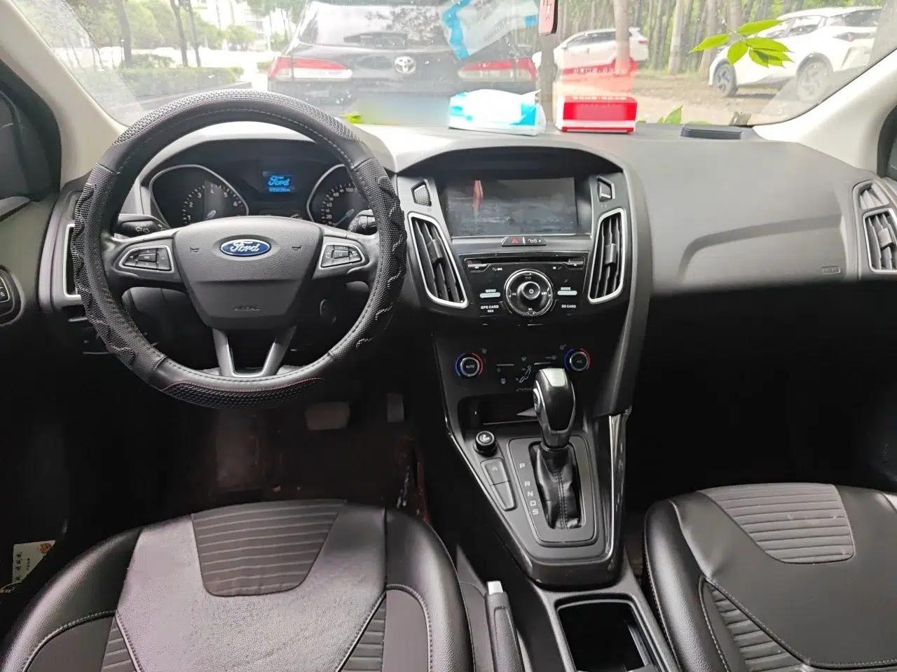 Ford Focus 2015 Hatchback EcoBoost 125 Automatic Supreme Style Edition — миниатюра 10