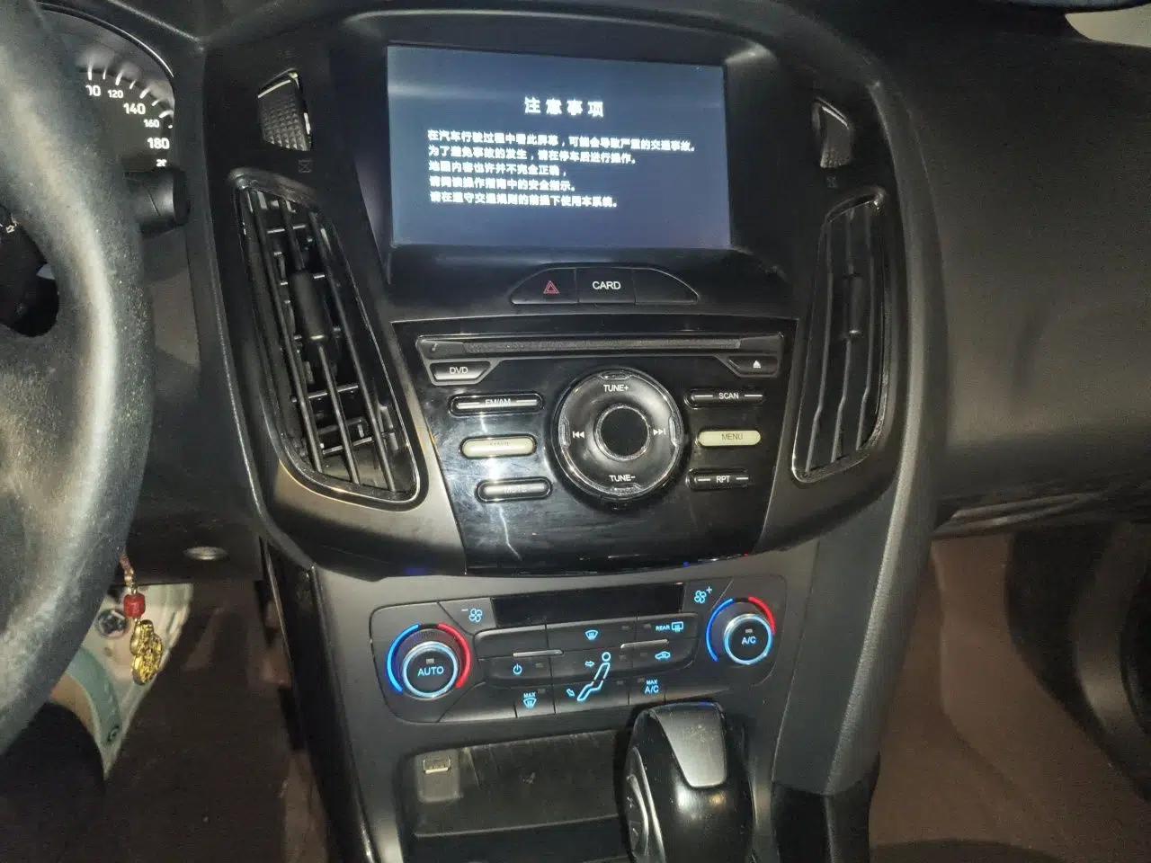 Ford Focus 2017 Sedan EcoBoost 125 Automatic Supreme Style SmartDrive Edition — миниатюра 14