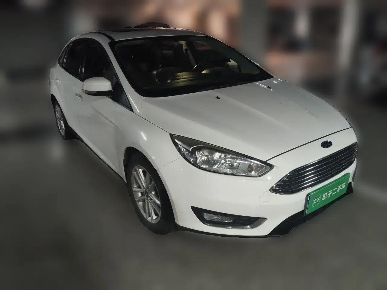 Ford Focus 2017 Sedan EcoBoost 125 Automatic Supreme Style SmartDrive Edition — миниатюра 3