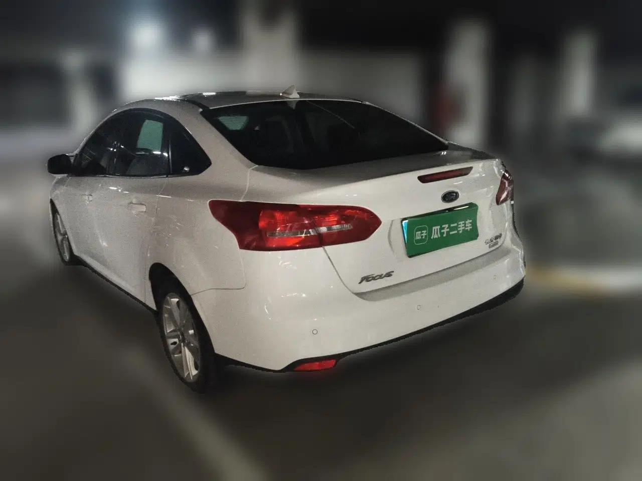 Ford Focus 2017 Sedan EcoBoost 125 Automatic Supreme Style SmartDrive Edition — миниатюра 4