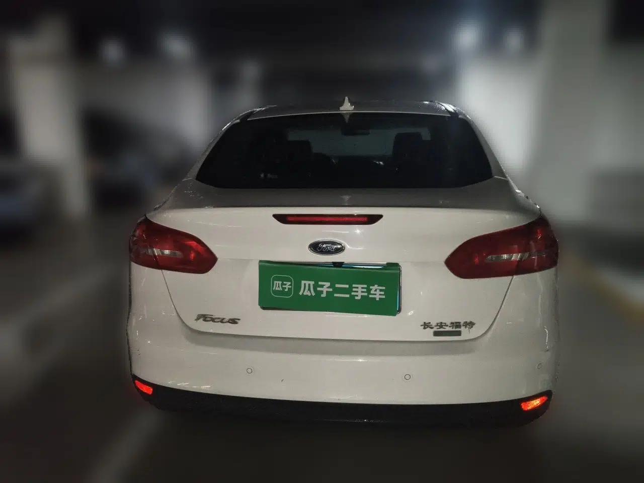 Ford Focus 2017 Sedan EcoBoost 125 Automatic Supreme Style SmartDrive Edition — миниатюра 5