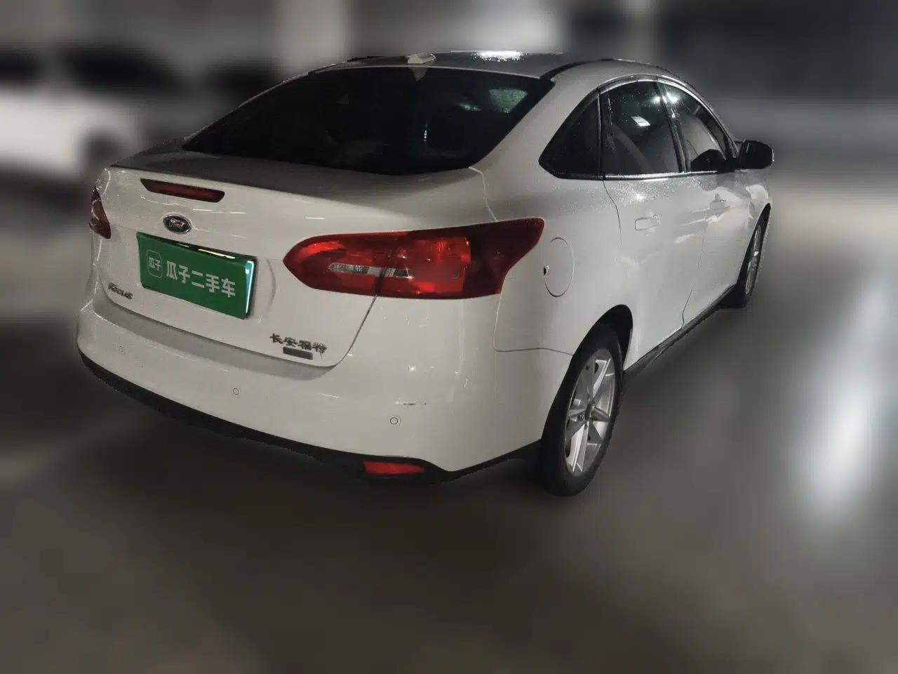 Ford Focus 2017 Sedan EcoBoost 125 Automatic Supreme Style SmartDrive Edition — миниатюра 6