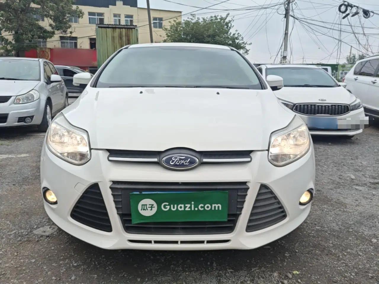 Ford Focus 2012 Sedan 1.6L Automatic Comfort Model — миниатюра 2