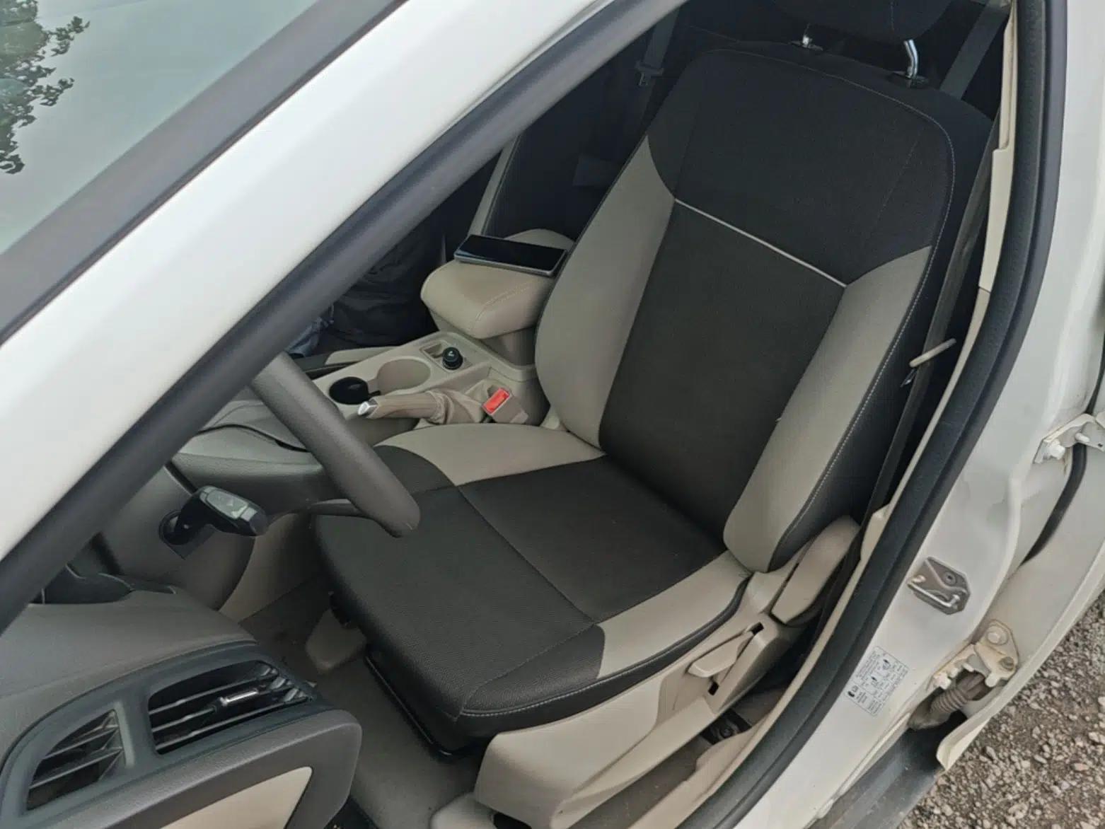 Ford Focus 2012 Sedan 1.6L Automatic Comfort Model — миниатюра 18