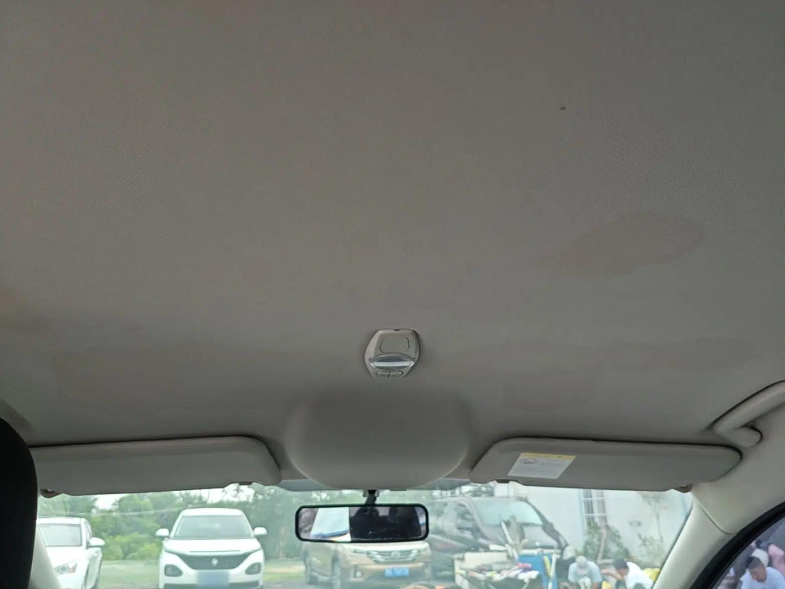 Ford Focus 2012 Sedan 1.6L Automatic Comfort Model — миниатюра 21