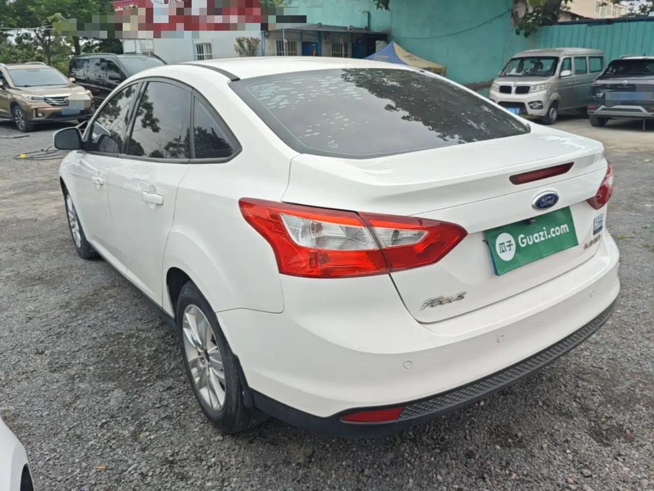 Ford Focus 2012 Sedan 1.6L Automatic Comfort Model — миниатюра 4