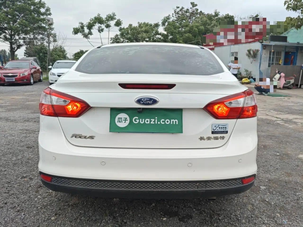 Ford Focus 2012 Sedan 1.6L Automatic Comfort Model — миниатюра 5