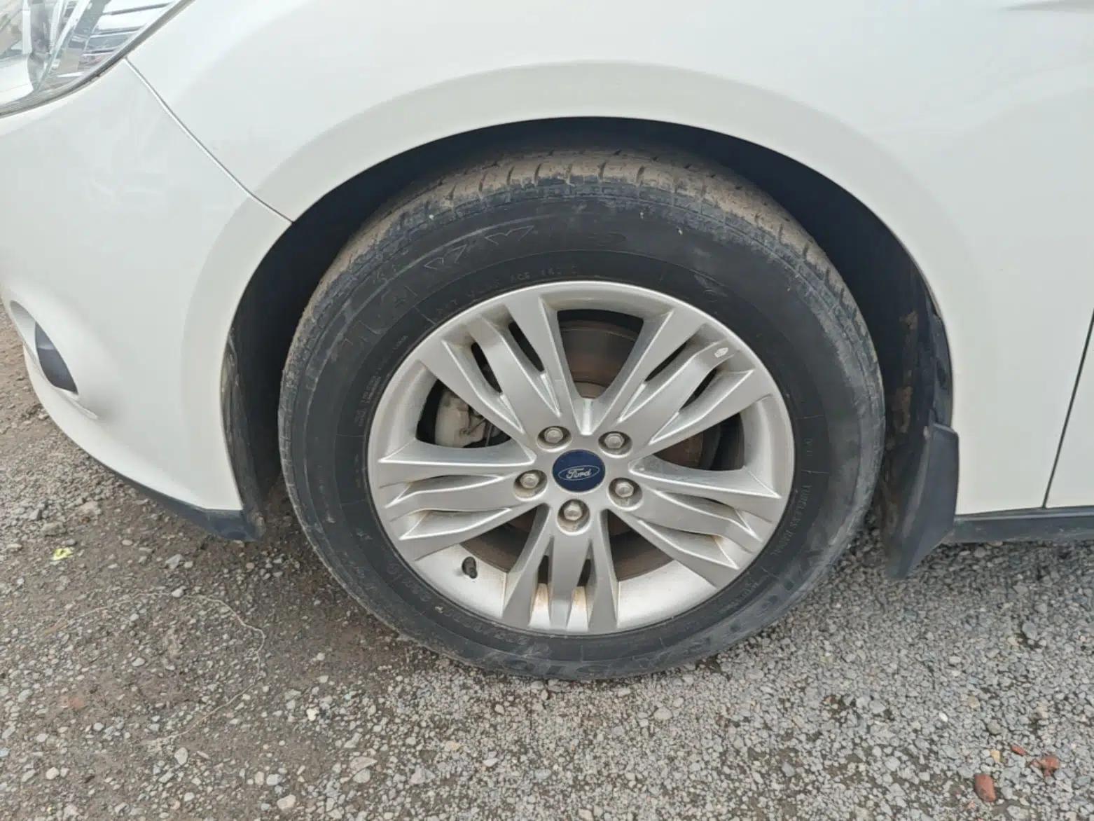 Ford Focus 2012 Sedan 1.6L Automatic Comfort Model — миниатюра 8