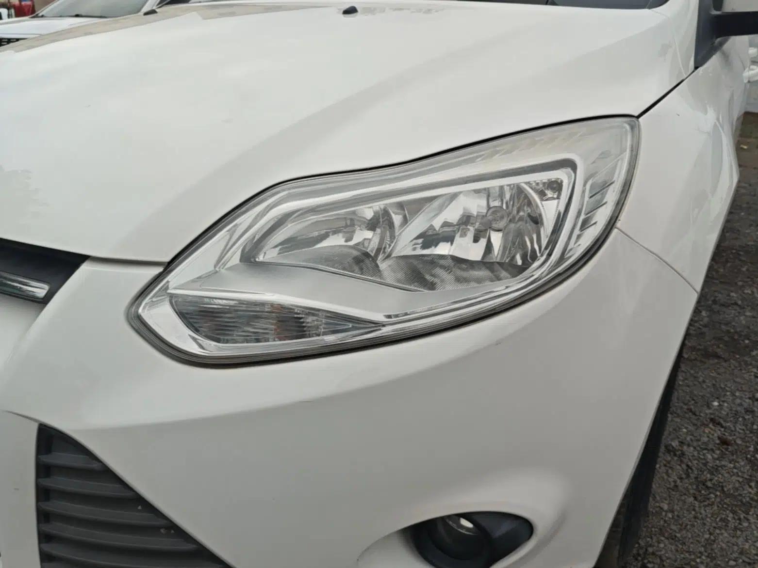Ford Focus 2012 Sedan 1.6L Automatic Comfort Model — миниатюра 9
