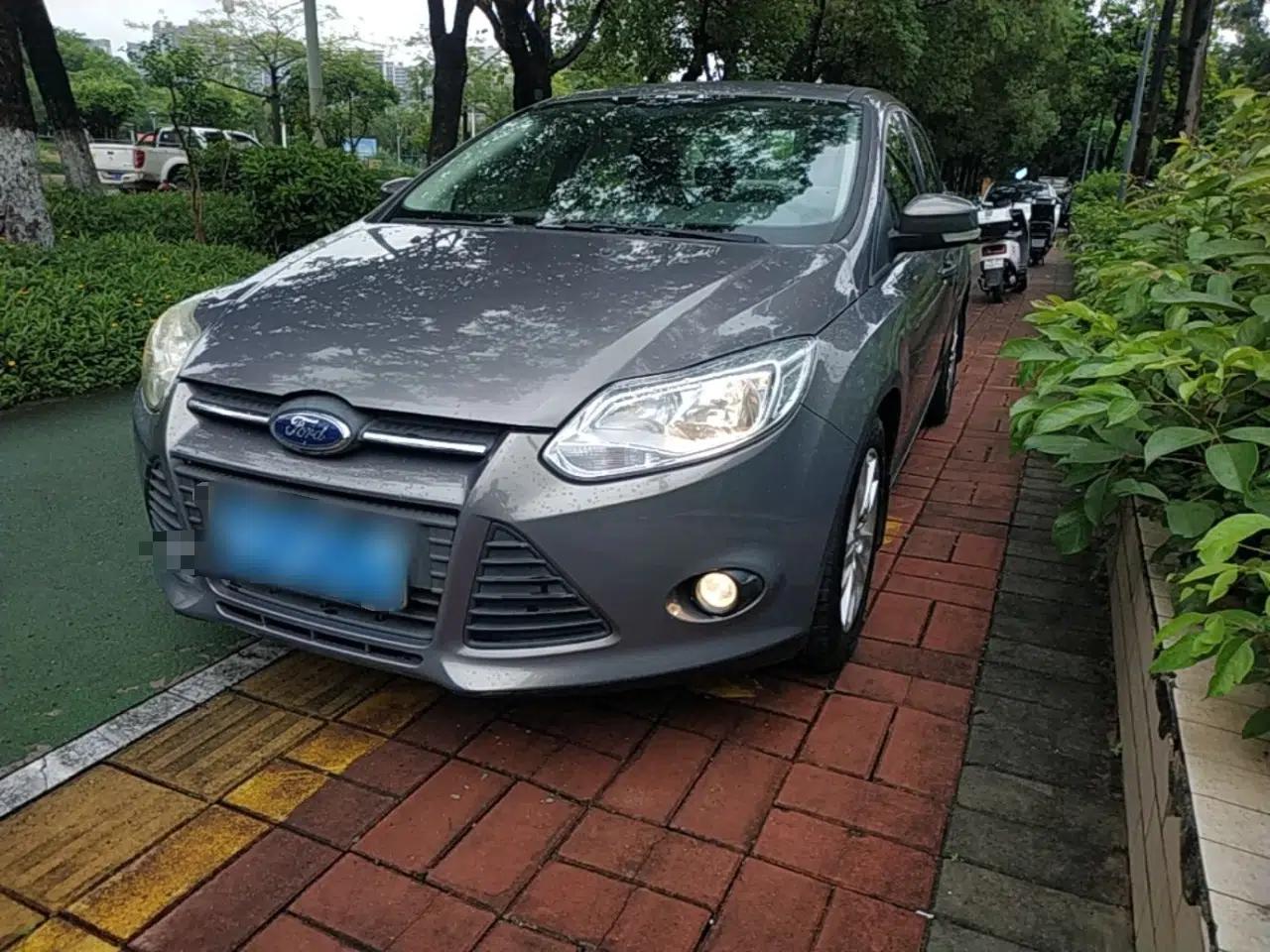 Ford Focus 2012 Sedan 1.6L Automatic Comfort Model — миниатюра 1