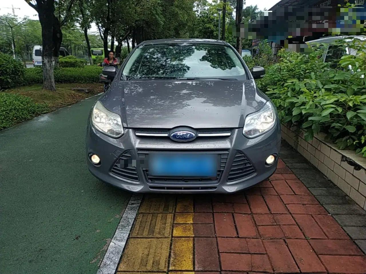 Ford Focus 2012 Sedan 1.6L Automatic Comfort Model — миниатюра 2