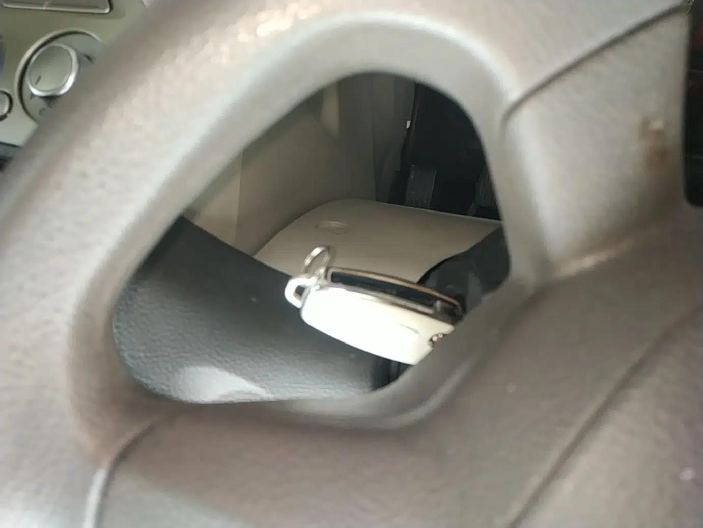 Ford Focus 2012 Sedan 1.6L Automatic Comfort Model — миниатюра 12