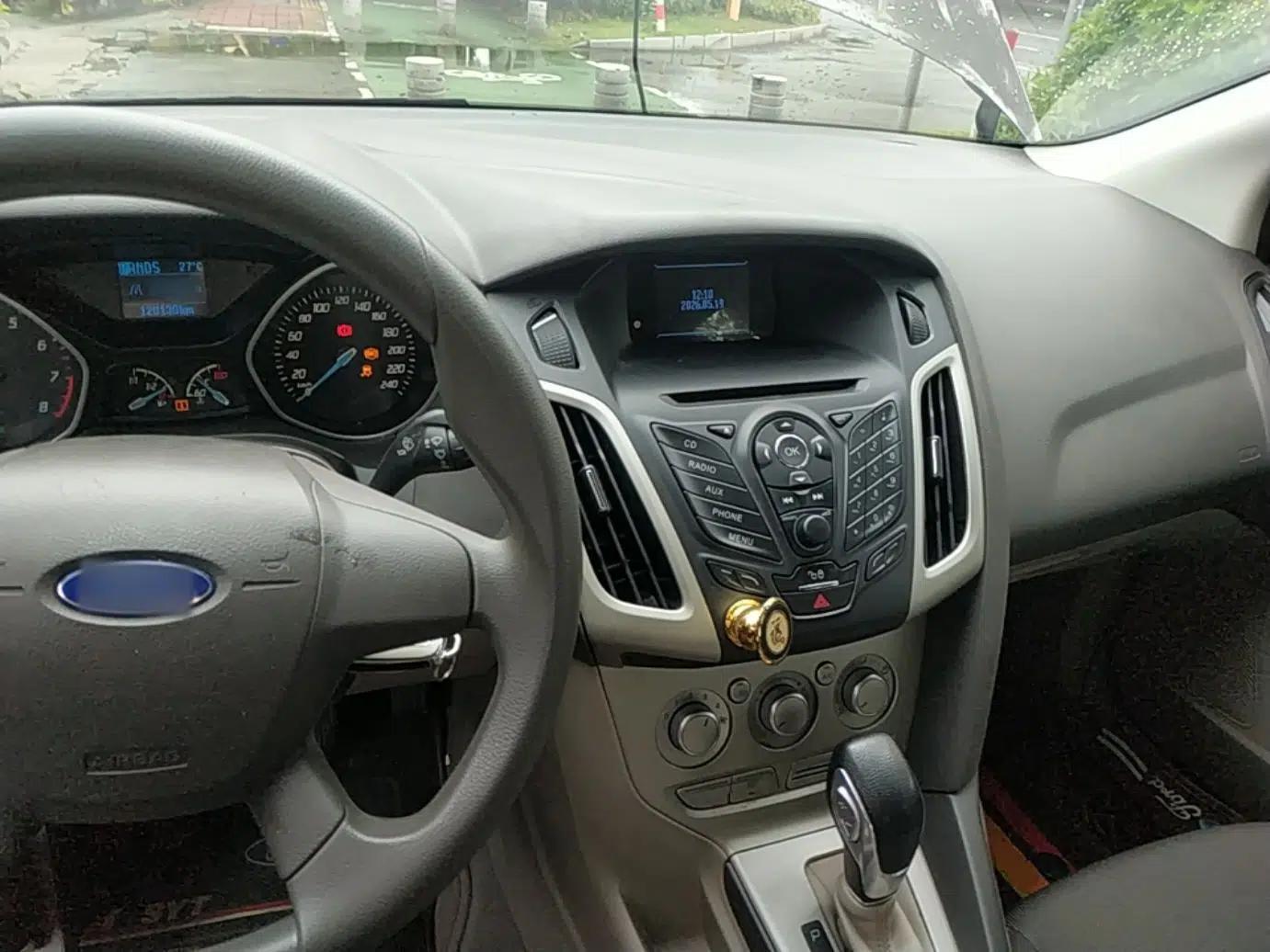 Ford Focus 2012 Sedan 1.6L Automatic Comfort Model — миниатюра 13