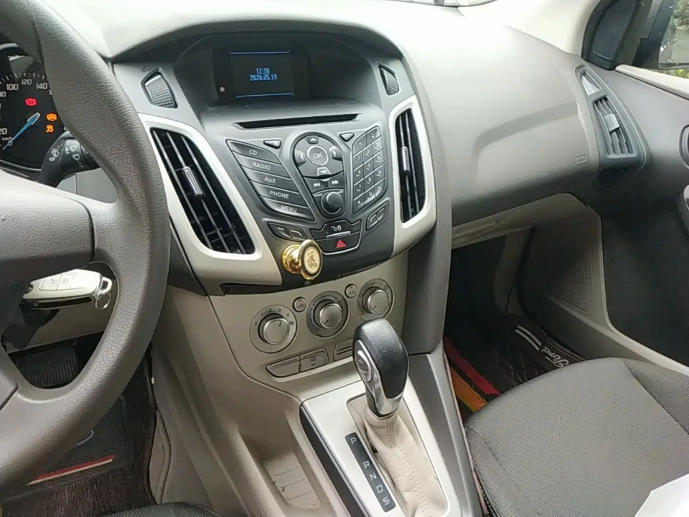 Ford Focus 2012 Sedan 1.6L Automatic Comfort Model — миниатюра 16