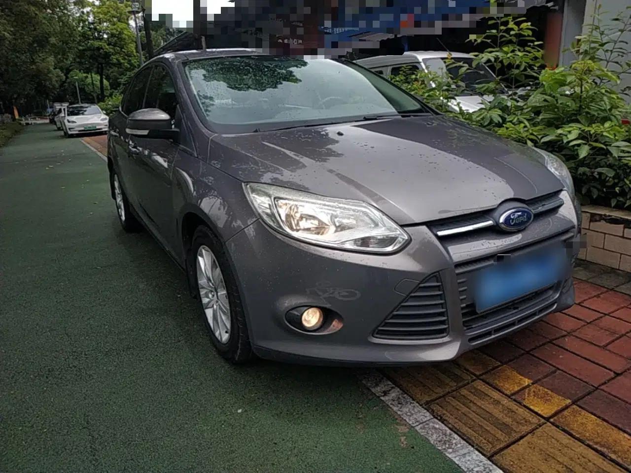 Ford Focus 2012 Sedan 1.6L Automatic Comfort Model — миниатюра 3